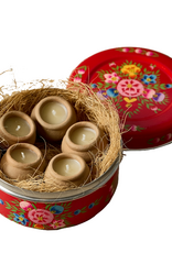 Dalit Goods Co Dalit Goods, Handbemalter Behälter mit 5 Dalit-Kerzen, rot