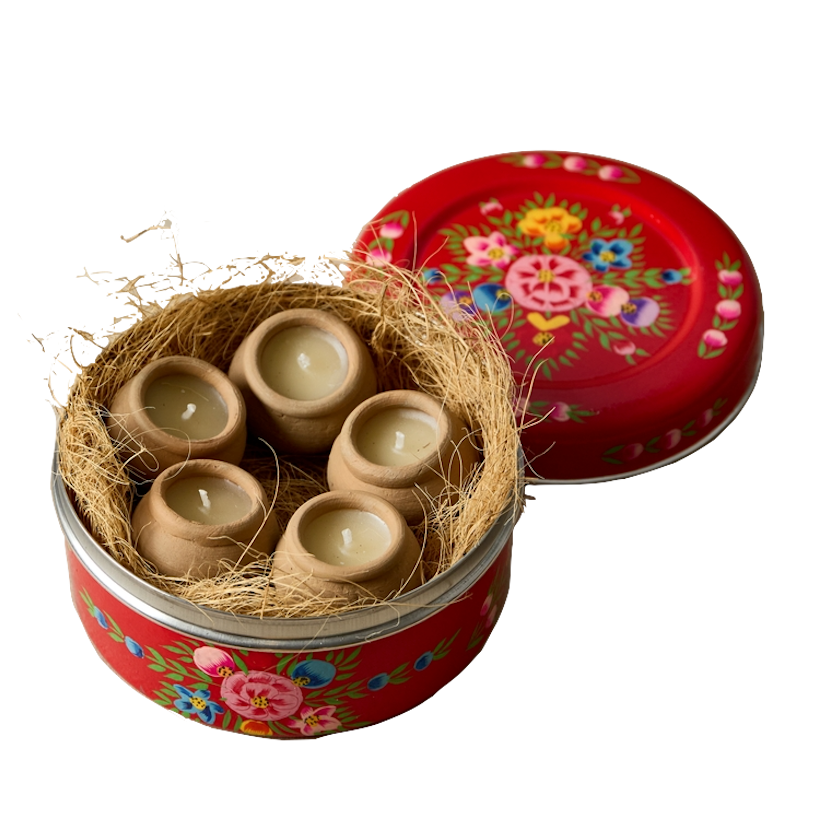 Dalit Goods Co Dalit Goods, Handbemalter Behälter mit 5 Dalit-Kerzen, rot