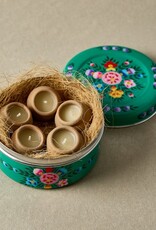 Dalit Goods Co Dalit Goods, Handbemalter Behälter mit 5 Dalit-Kerzen, grün