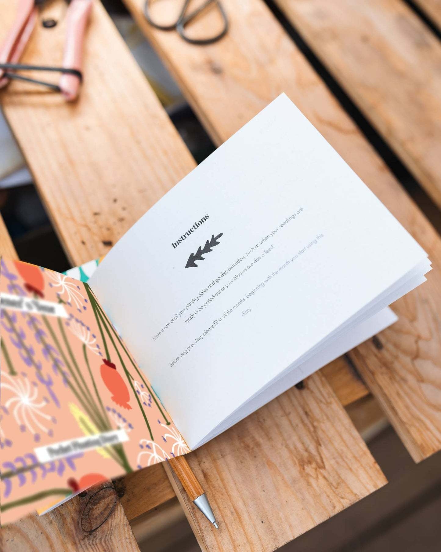 Studio Wald Studio Wald, Gardener's Diary, dried peach