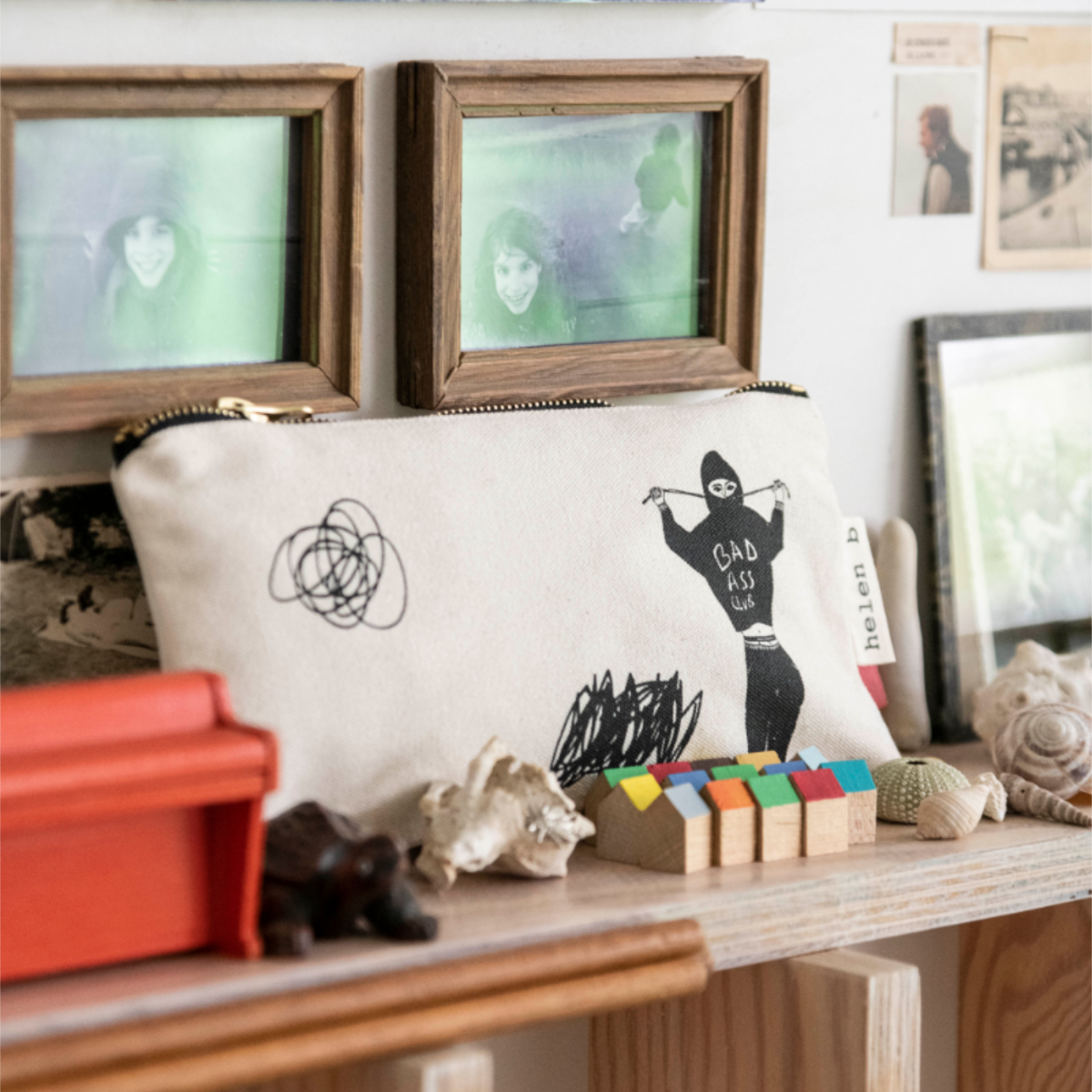 helen b helen b, Etui, bad ass club