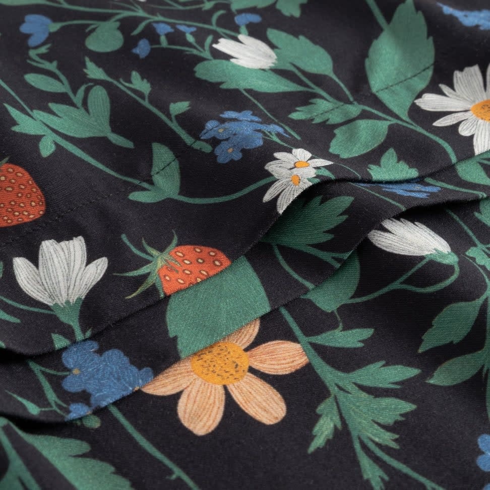 Dedicated Dedicated, Viken, Strawberry Field, black, L