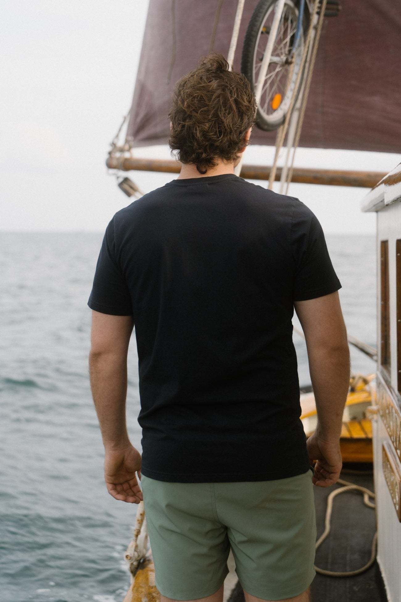 Lakor Lakor, Flipping the Bird, moonless night, L