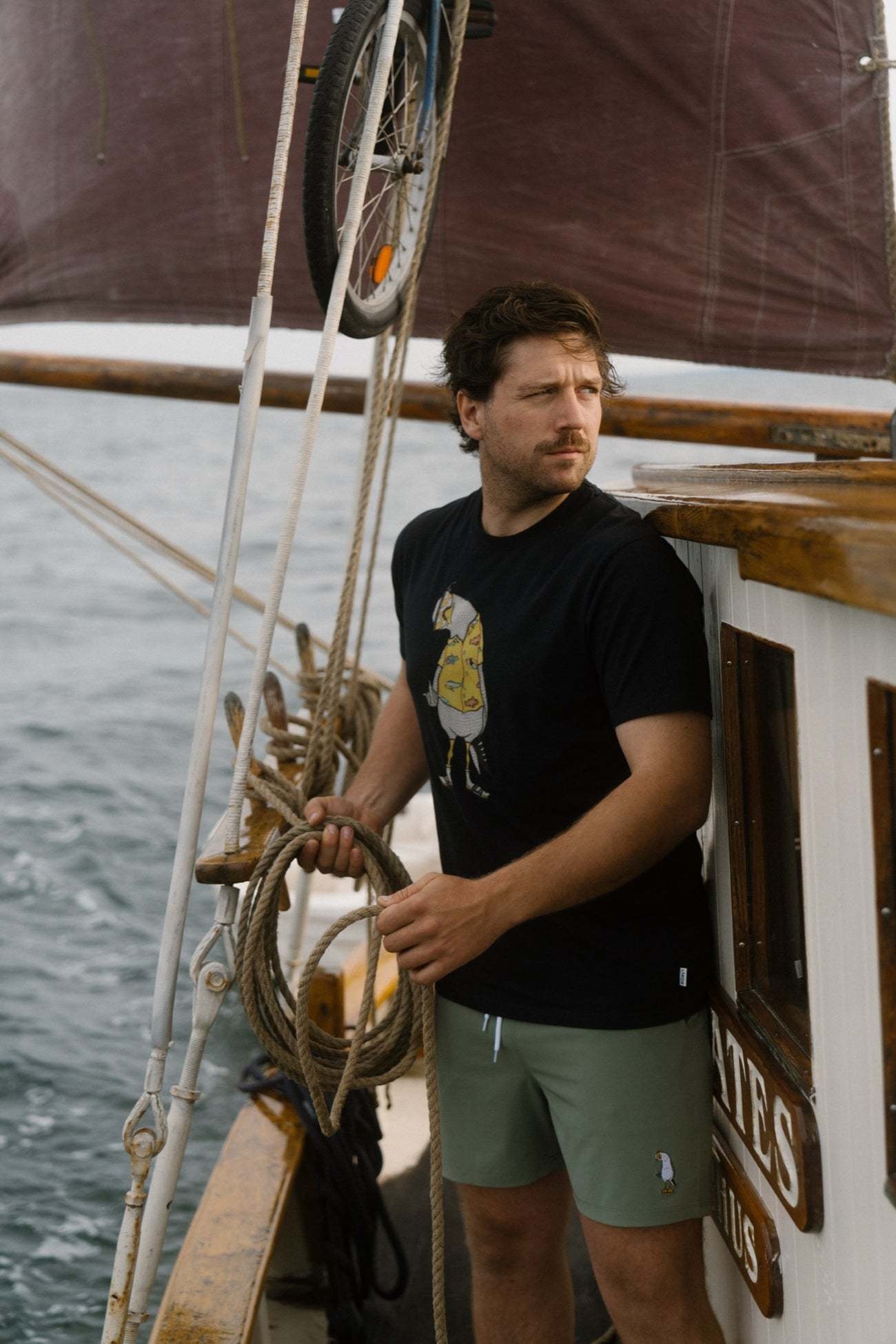 Lakor Lakor, Flipping the Bird, moonless night, S