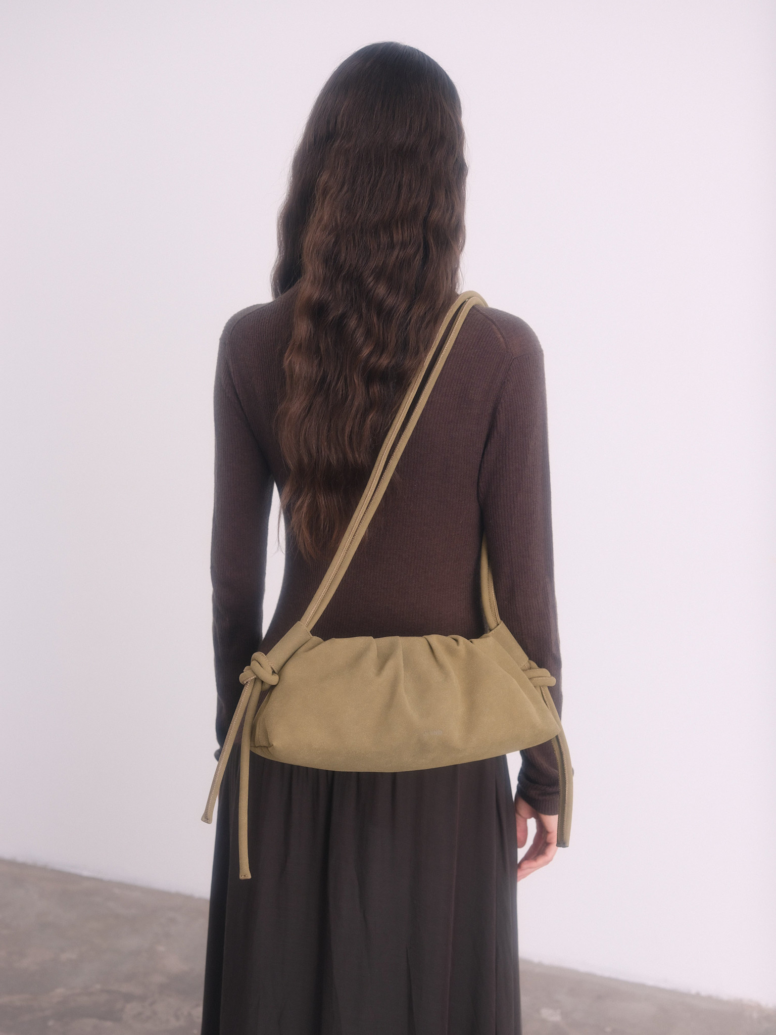 Ölend Ölend, Dumpling Bag, suede khaki