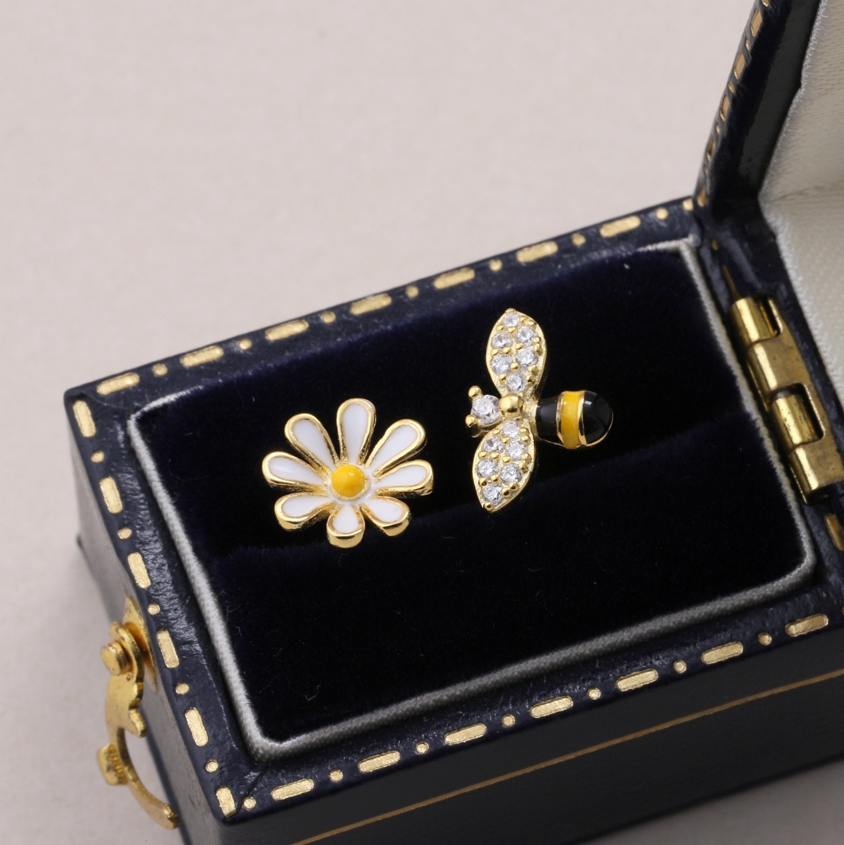 Attic Creations Attic Creations, Friendship, bee & flower gold