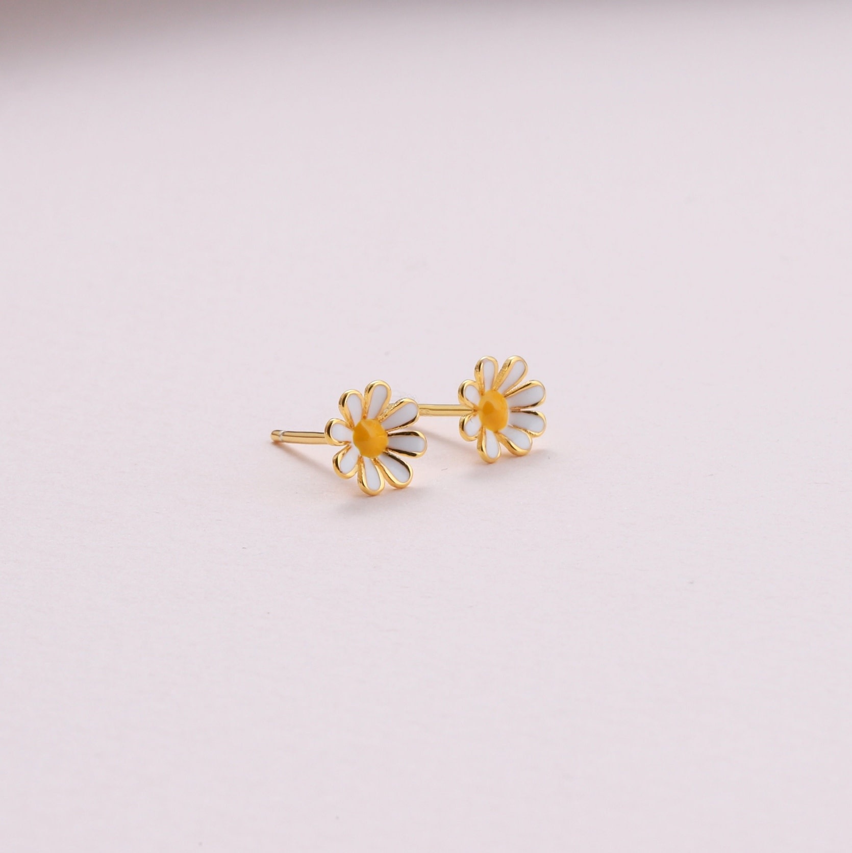Attic Creations Attic Creations, No Rain No Flowers, enamel daisy silver