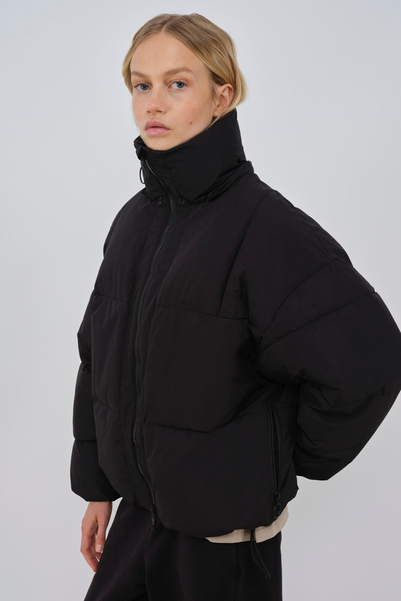 Embassy of Bricks and Logs Embassy of Bricks and Logs, Zonza Puffer, black, L