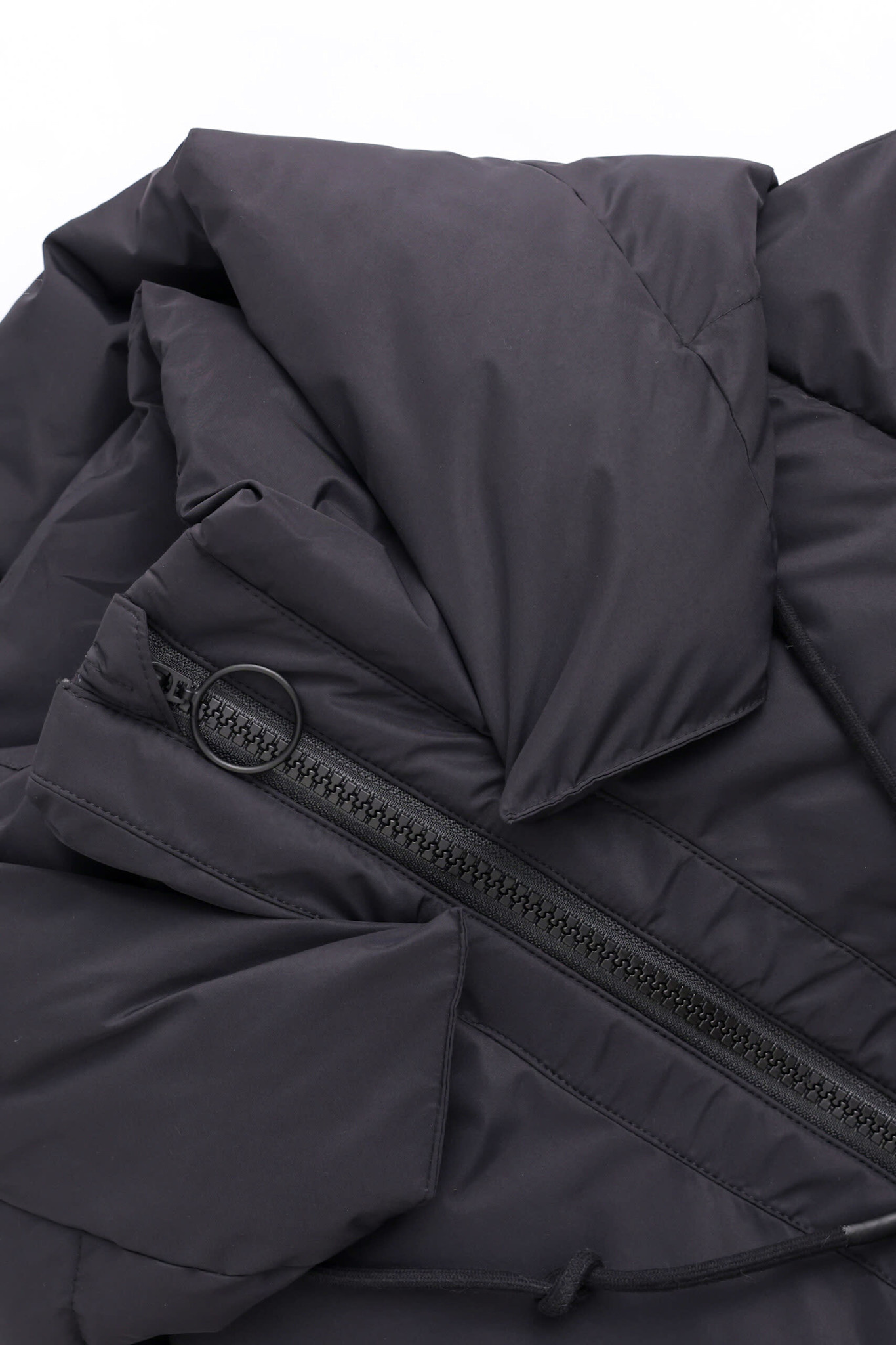 Embassy of Bricks and Logs Embassy of Bricks and Logs, Zonza Puffer, black, L