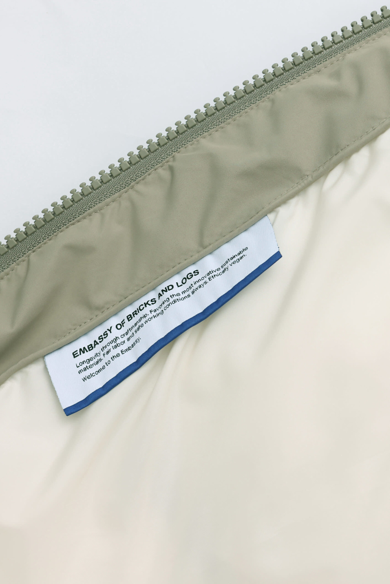 Embassy of Bricks and Logs Embassy of Bricks and Logs, Zonza Puffer, pale olive, L