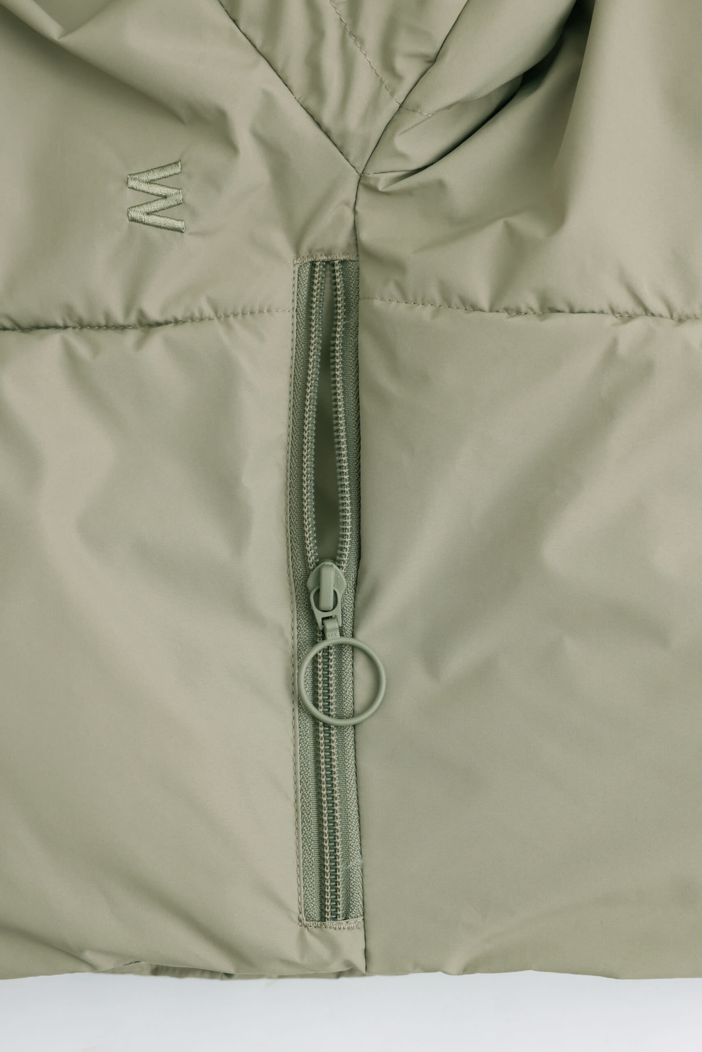Embassy of Bricks and Logs Embassy of Bricks and Logs, Zonza Puffer, pale olive, L