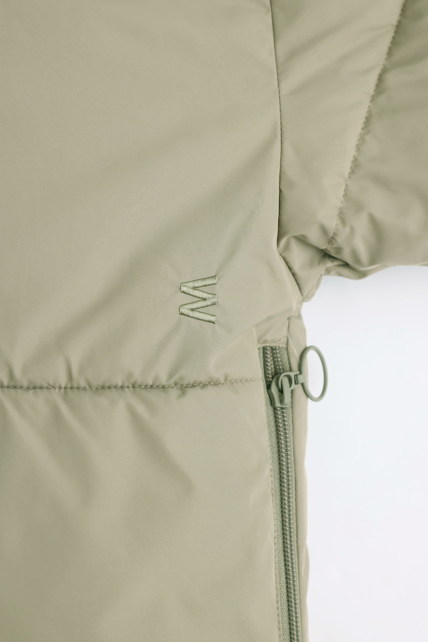 Embassy of Bricks and Logs Embassy of Bricks and Logs, Zonza Puffer, pale olive, L