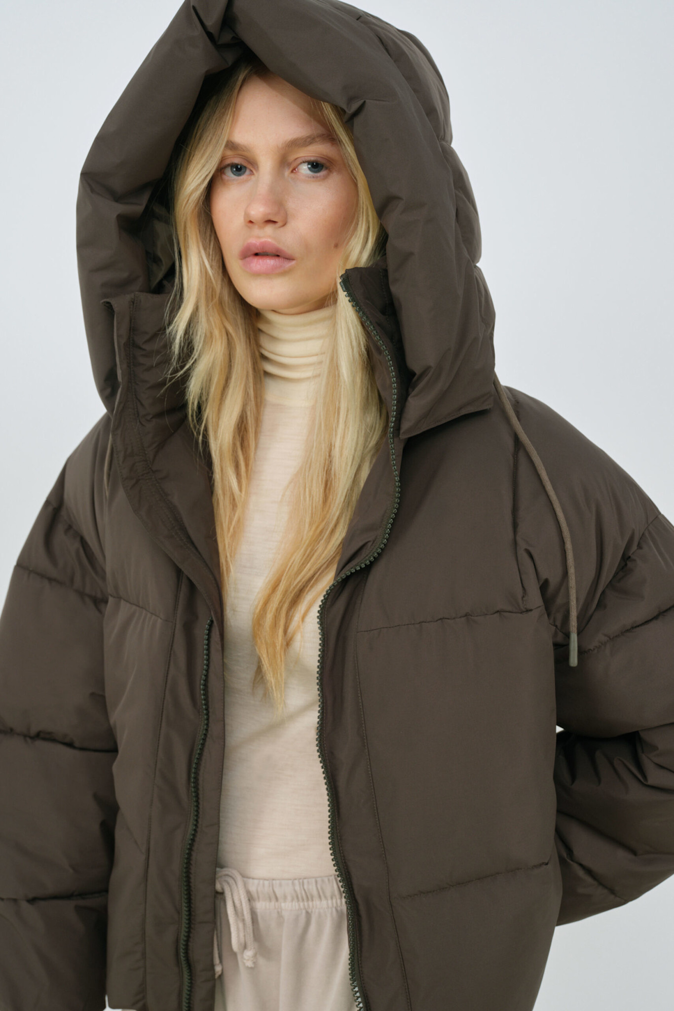 Embassy of Bricks and Logs Embassy of Bricks and Logs, Zonza Puffer, black olive, L