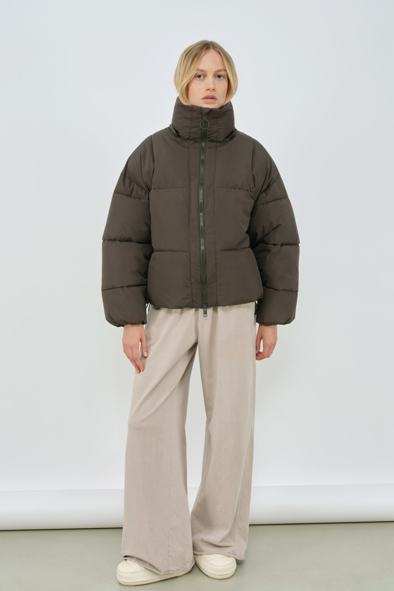 Embassy of Bricks and Logs Embassy of Bricks and Logs, Zonza Puffer, black olive, M