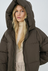 Embassy of Bricks and Logs Embassy of Bricks and Logs, Zonza Puffer, black olive, XS