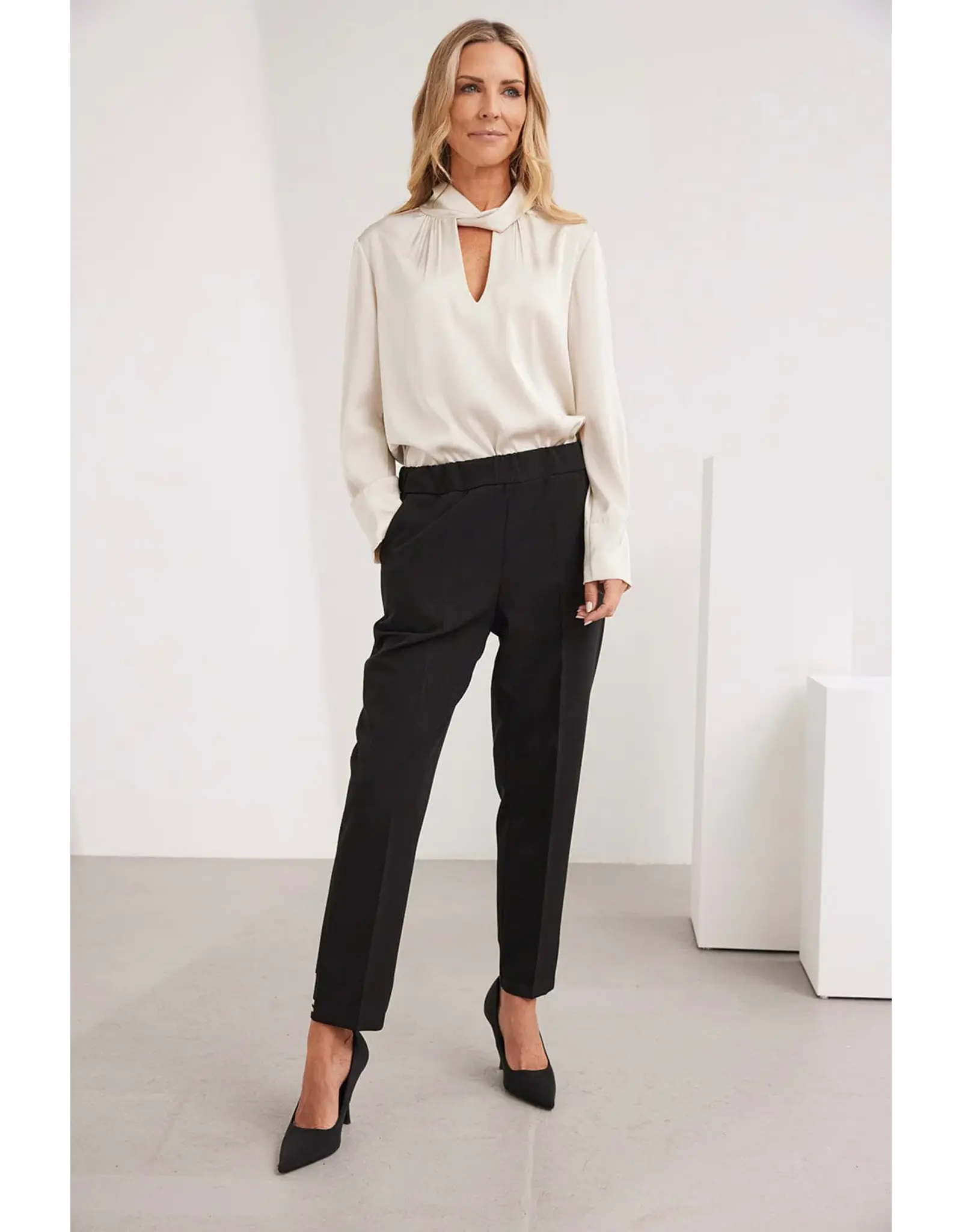 Peruzzi Twist Neck Top L/S