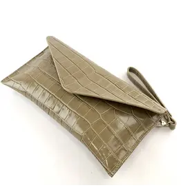 Croc Clutch
