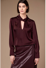 Peruzzi Twist Neck Top