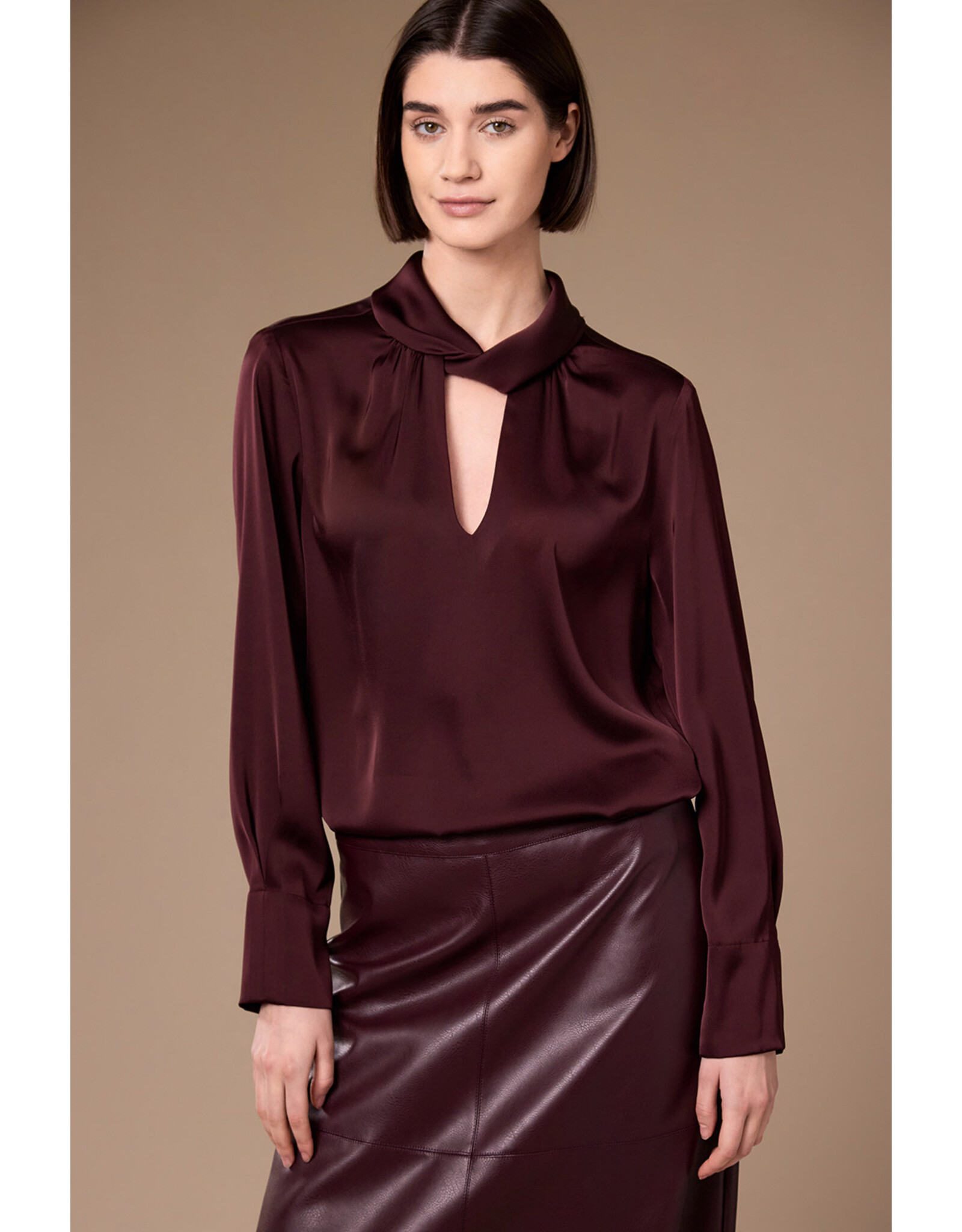 Peruzzi Twist Neck Top