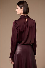 Peruzzi Twist Neck Top