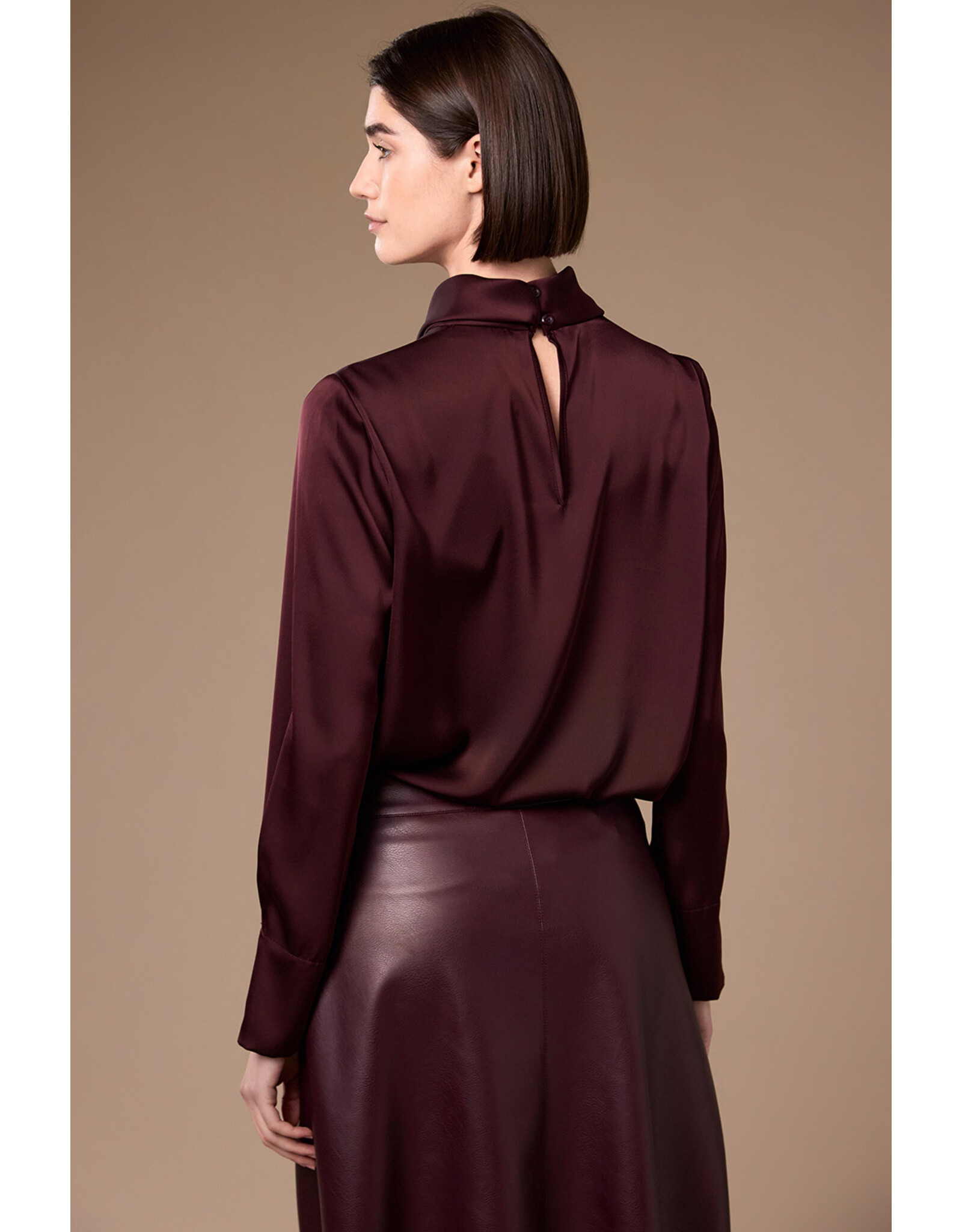 Peruzzi Twist Neck Top