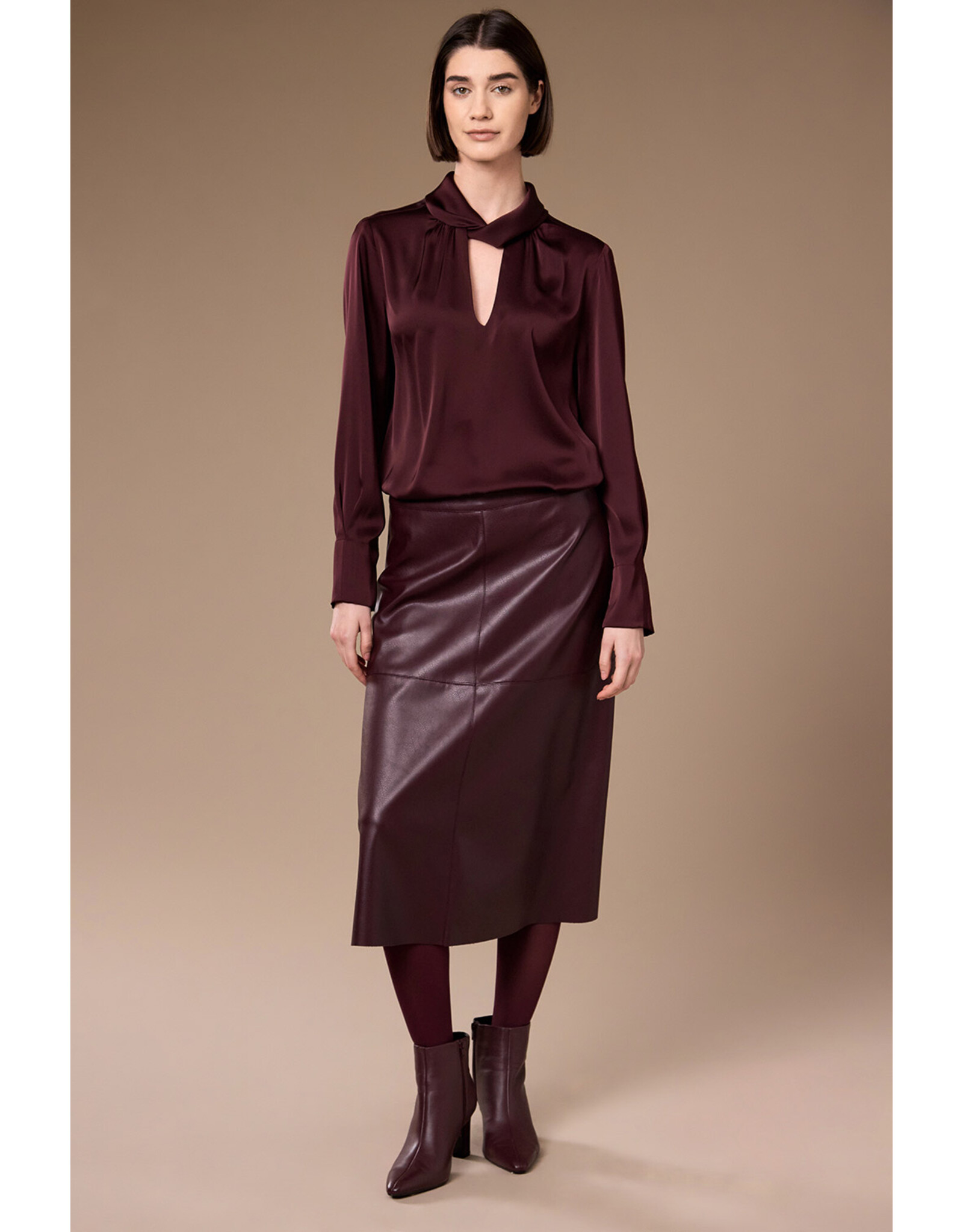Peruzzi Twist Neck Top