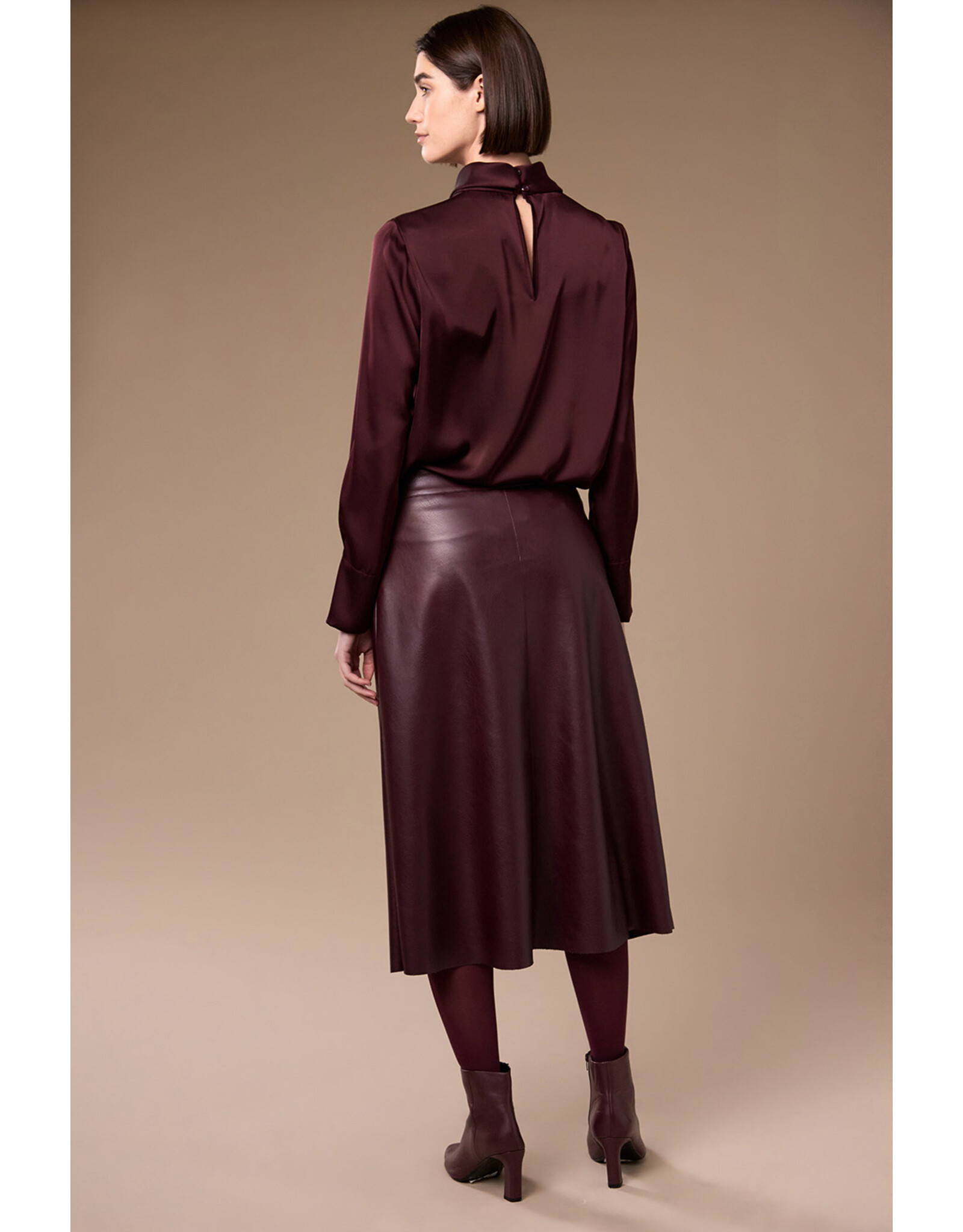 Peruzzi Twist Neck Top