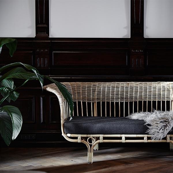 Icons Belladonna sofa by Franco Albini. Skin-on Natural.