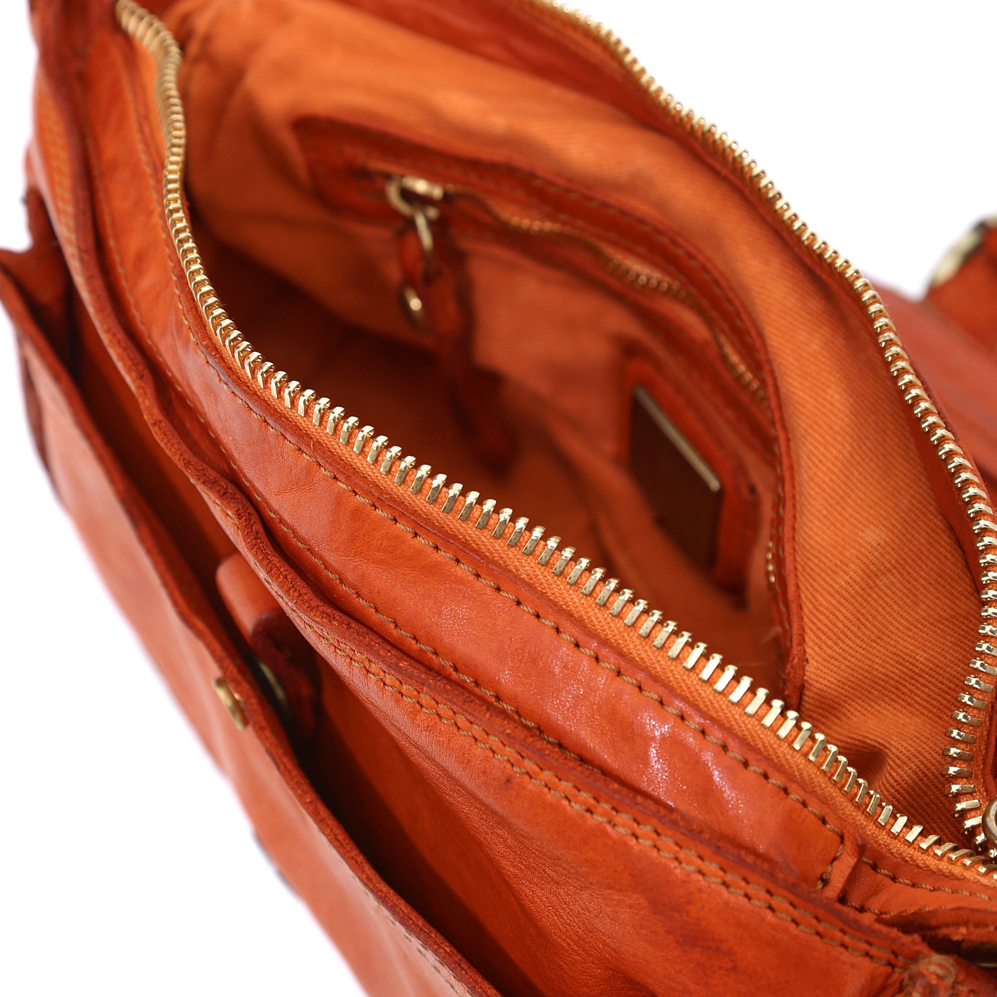 Campomaggi Shoulder bag. Horizontal. Leather + Buckle. P/D Baked.