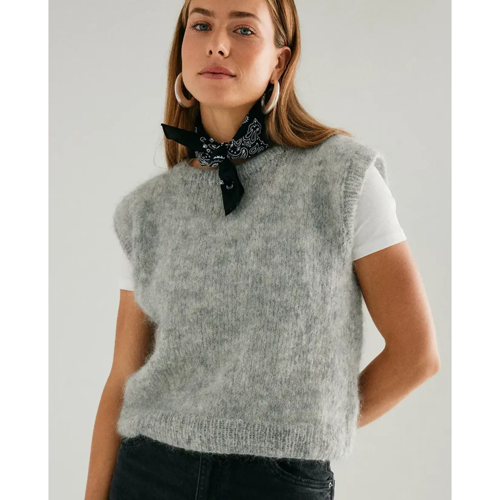 Phildar Phildar n° 251  Heen en weer en in het rond gebreide essentials H/W 2024