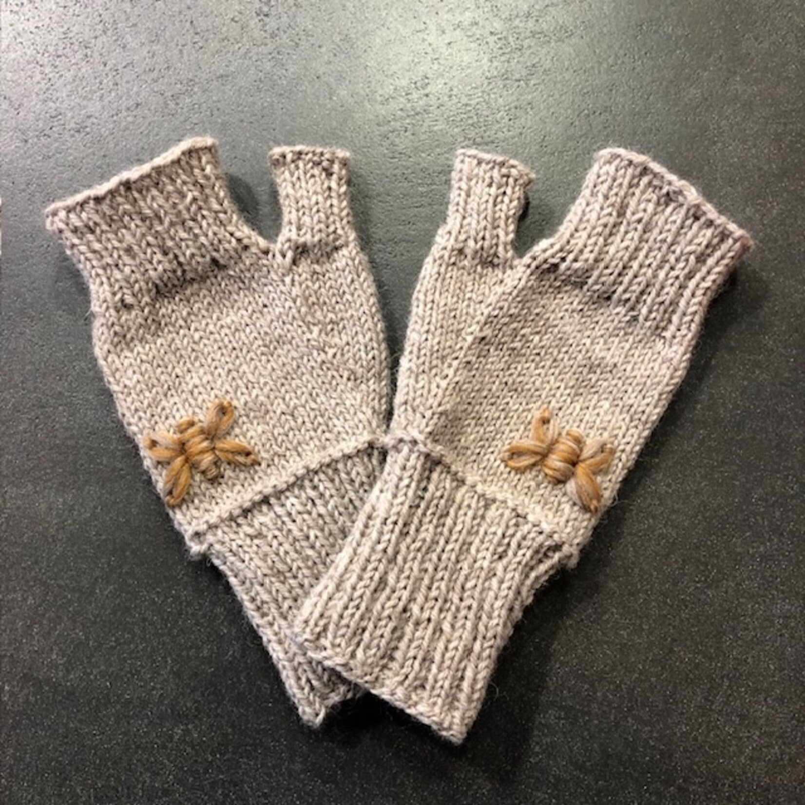 Bumblebee Mitts met breinaalden