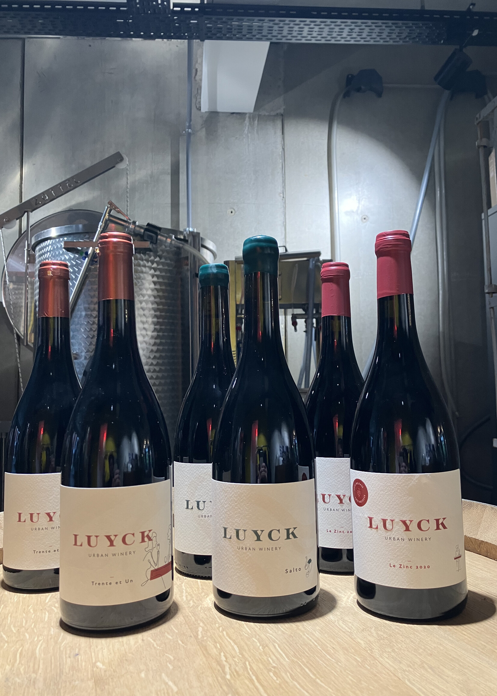 Le carton découvert de rouge Luyck