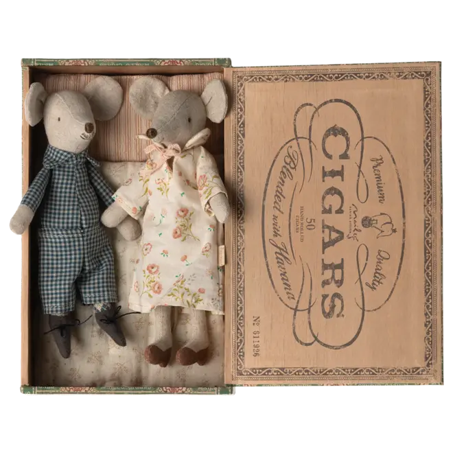 Grandma and Grandpa Mice In Cigarbox