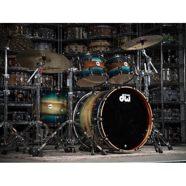 DW Drums DW Collectors 22" Sonic Ply Drum Kit, Natural to Quick Royal Blue Burst