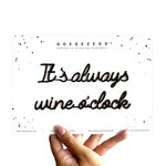 Goegezegd Muursticker a5 zwart: It's always wine o'clock