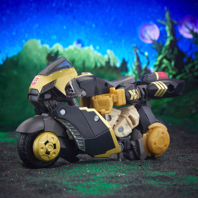 Transformers Generations Legacy Evolution Deluxe Class Animated Universe Prowl 14cm Transformers Generations Legacy Evolution Deluxe Class Animated Universe Prowl 14cm
