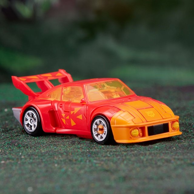 Transformers Generations Legacy Evolution Deluxe Class Action Figure G2 Universe Autobot Jazz 14cm