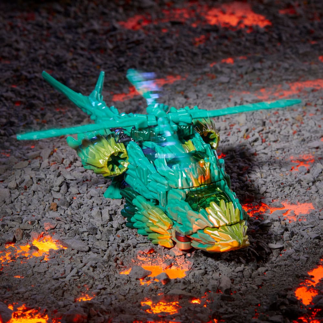 Transformers Generations Legacy United Deluxe Class Action Figure Infernac Universe Shard 14cm