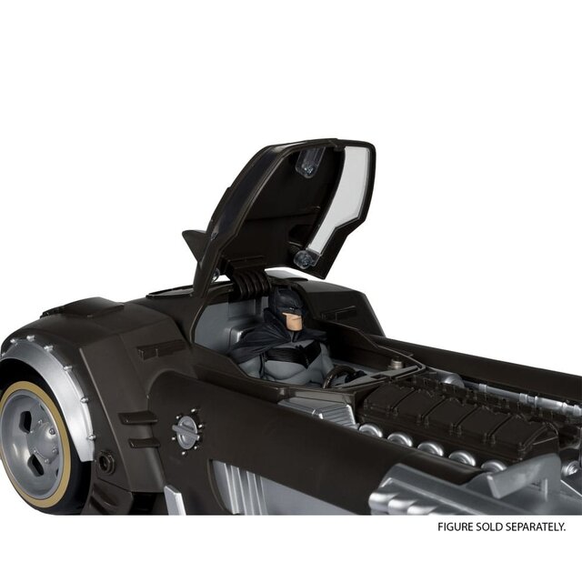 DC Multiverse Vehicle White Knight Batmobile (Gold Label)