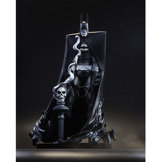 DC Direct Resin Statue 1/10 Batman Black & White by Bill Sienkiewicz 20cm