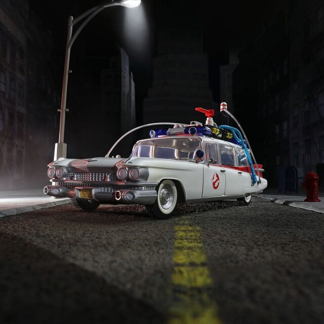 Ghostbusters Plasma Series Vehicle 1/18 Ecto-1 (1984) Ghostbusters Plasma Series Vehicle 1/18 Ecto-1 (1984)