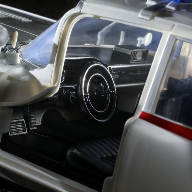 Ghostbusters Plasma Series Vehicle 1/18 Ecto-1 (1984) Ghostbusters Plasma Series Vehicle 1/18 Ecto-1 (1984)
