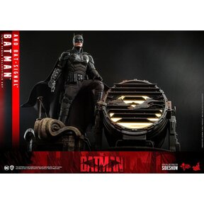 The Batman Movie Masterpiece Batman with Bat-Signal