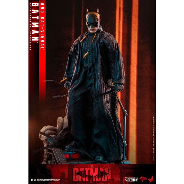 The Batman Movie Masterpiece Action Figure 1/6 Batman Deluxe with Bat-Signal 31cm The Batman Movie Masterpiece Action Figure 1/6 Batman Deluxe with Bat-Signal 31cm