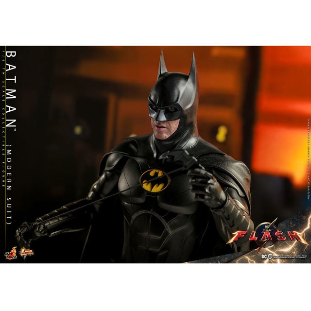 The Flash Movie Masterpiece Action Figure 1/6 Batman (Modern Suit) 30cm