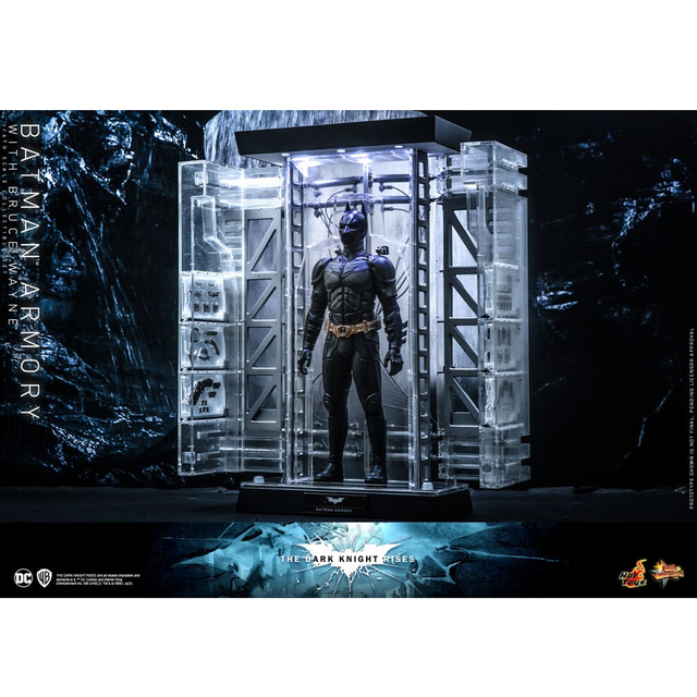 The Dark Knight Rises Movie Masterpiece Action Figures & Diorama 1/6 Batman Armory with Bruce Wayne 30cm