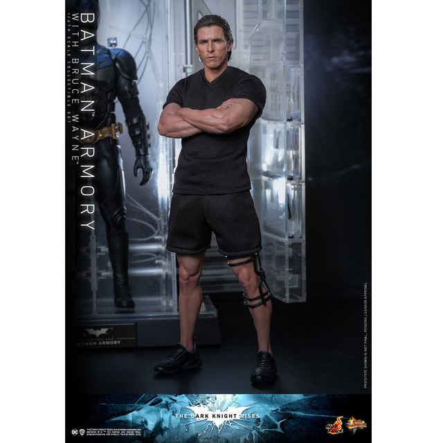 The Dark Knight Rises Movie Masterpiece Action Figures & Diorama 1/6 Batman Armory with Bruce Wayne 30cm