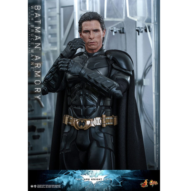 The Dark Knight Rises Movie Masterpiece Action Figures & Diorama 1/6 Batman Armory with Bruce Wayne 30cm