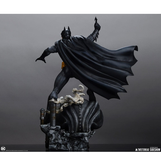 DC Comics Maquette 1/4 Batman (Black and Gray Edition) 66cm
