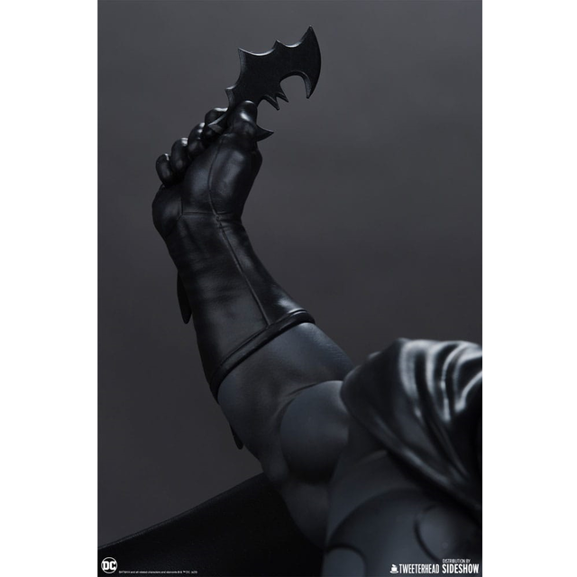 DC Comics Maquette 1/4 Batman (Black and Gray Edition) 66cm